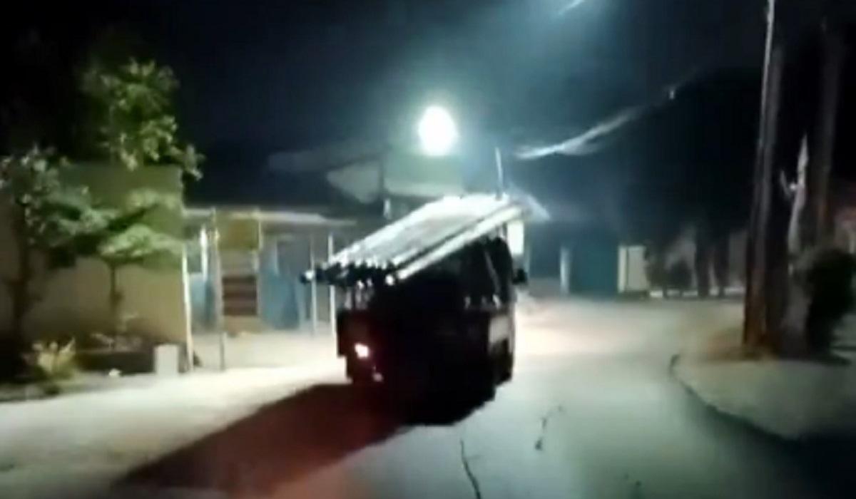 Viral! Warga Bekasi Gagalkan Pencurian Tiang Kabel Optik, Oknum Polisi Diduga Terlibat