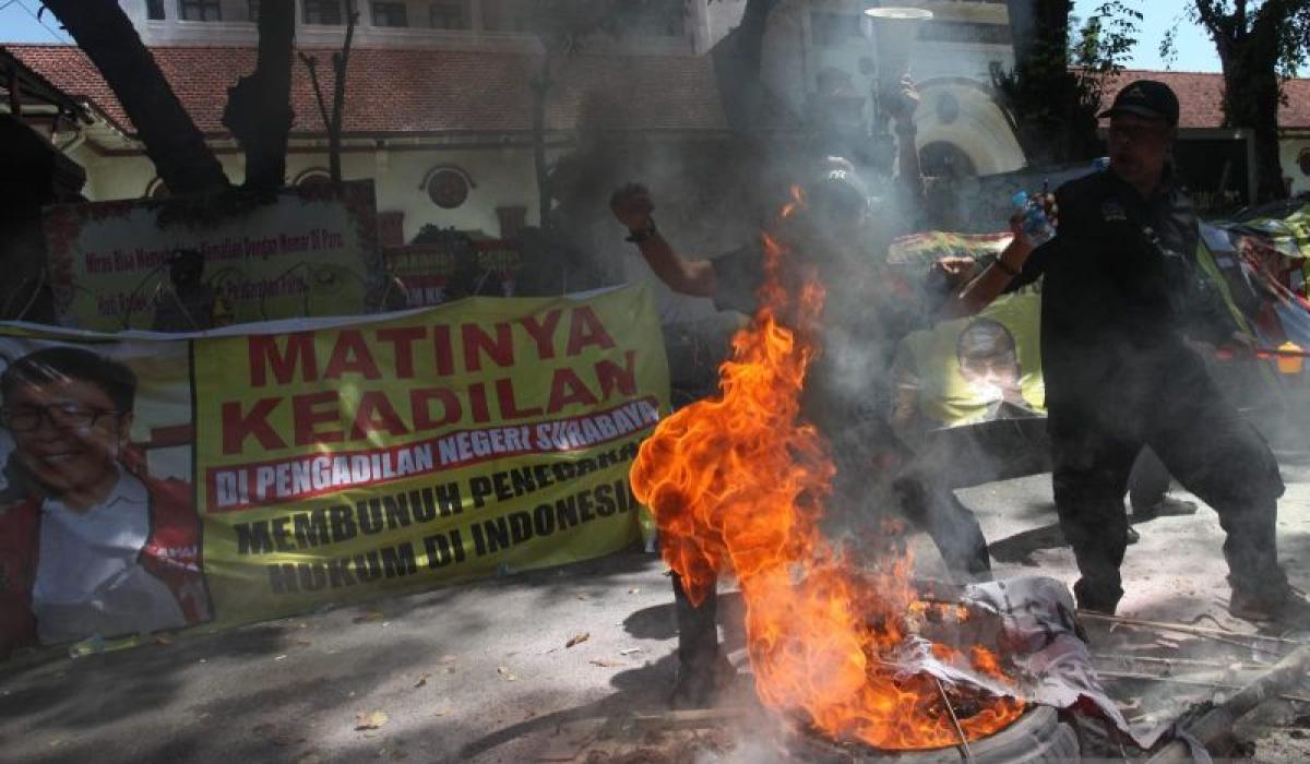 Aliansi Madura Indonesia Demo di Depan PN Surabaya Soal Vonis Bebas Ronald Tannur