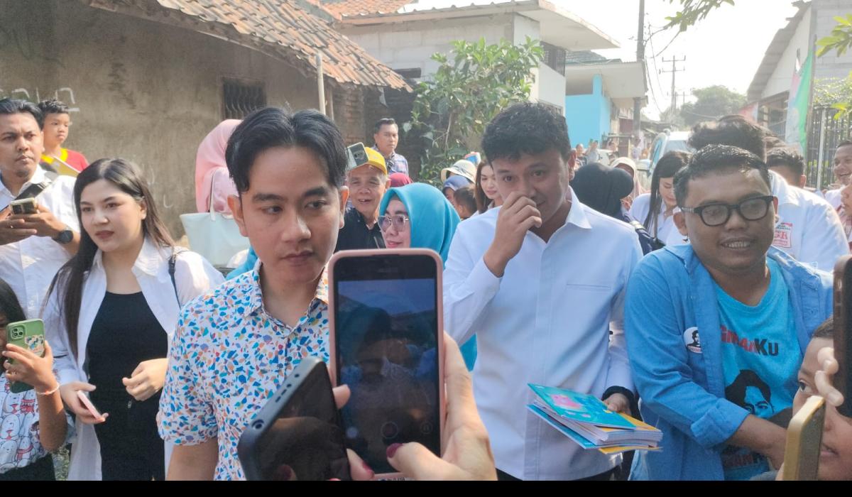 Blusukan ke Tangerang, Gibran Rakabuming Dicurhati Emak-emak Soal Bedah Rumah Hingga Masalah KIS