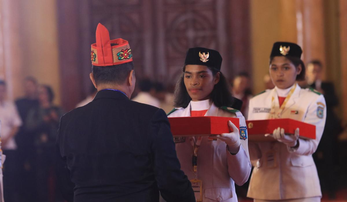 Selain Serahkan Duplikat Bendera Pusaka, BPIP Beri Ini Kepada 38 Kepala Daerah untuk Penguatan Pancasila