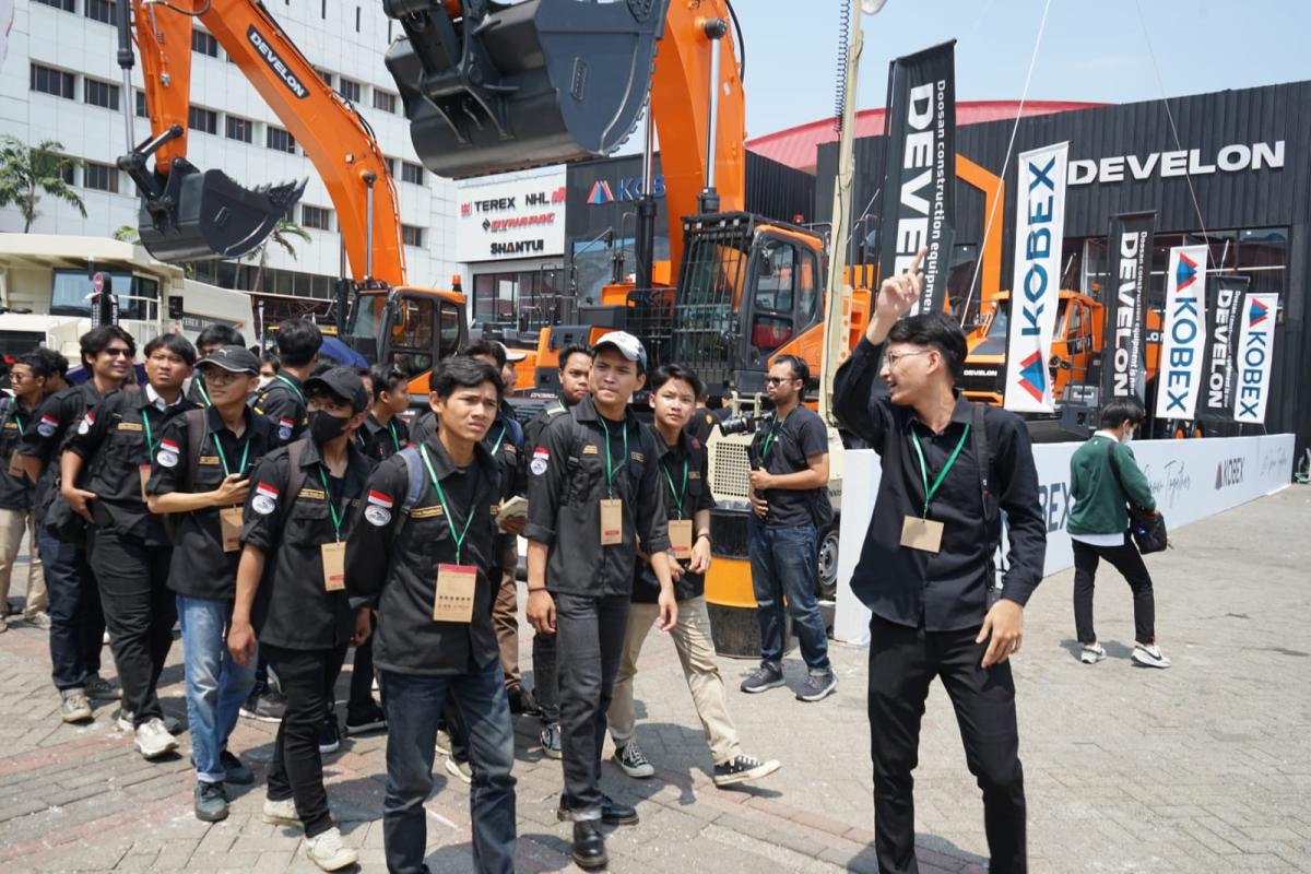 IEE Series 2024 Fokus pada Keberlanjutan Industri dengan Kolaborasi Lintas Generasi