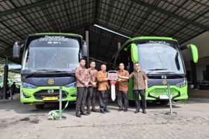 PO Puspa Jaya Luncurkan 2 Bus Pariwisata Baru Karoseri Laksana Bermesin Hino GB 150 L