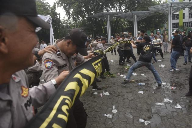 Bentrokan di Alun Alun, Polres Metro Bekasi Kota Gelar Simulasi Pengamanan Pilkada