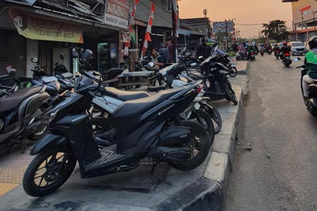 Dikeluhkan Pejalan Kaki, Pemkot Bekasi akan Rapihkan Area Trotoar Depan Stasiun Bekasi