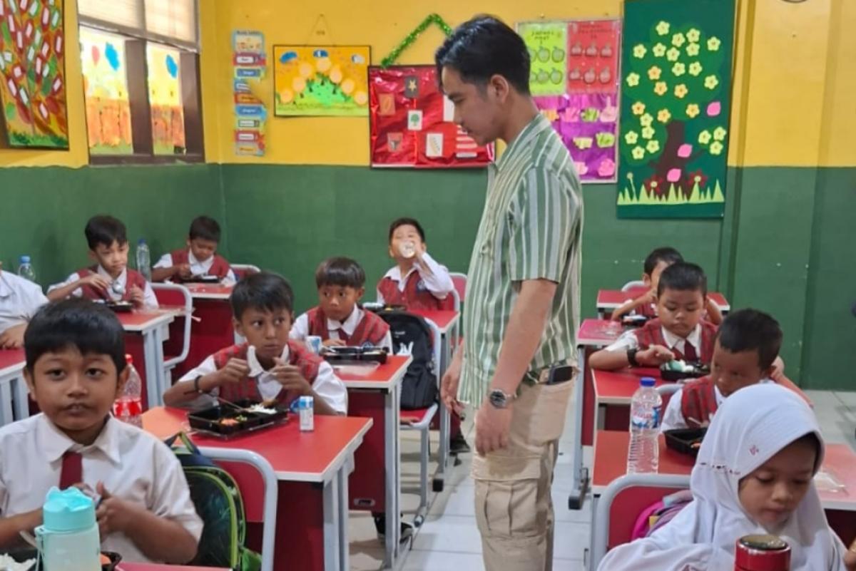 1014 Porsi Disiapkan Uji Coba Program Makan Siang Gratis di 3 SDN Teluk Pucung