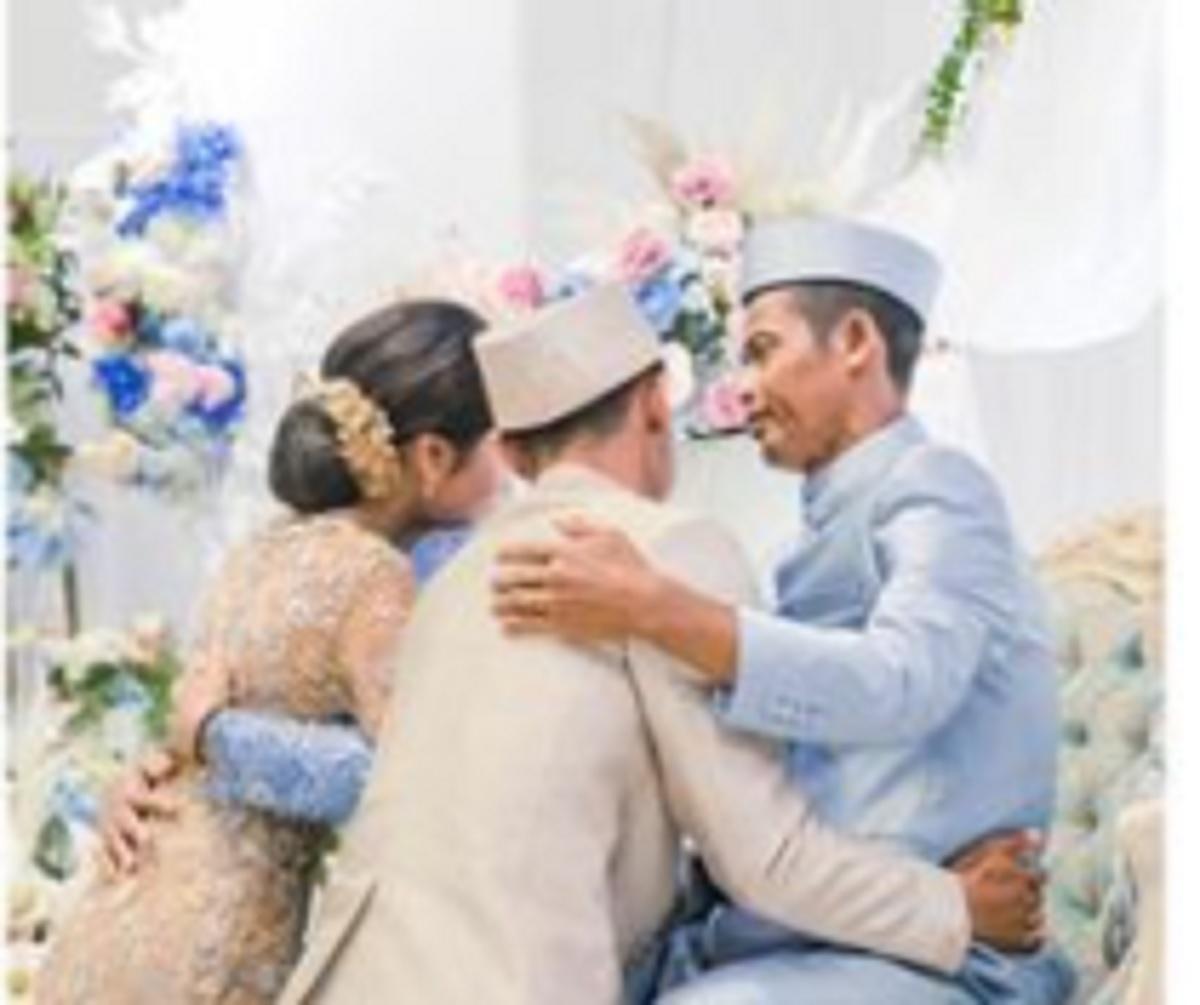 Giliran Azizah Salsha Unggah Momen Pernikahan saat Sungkeman dengan Orang Tua Pratama Arhan