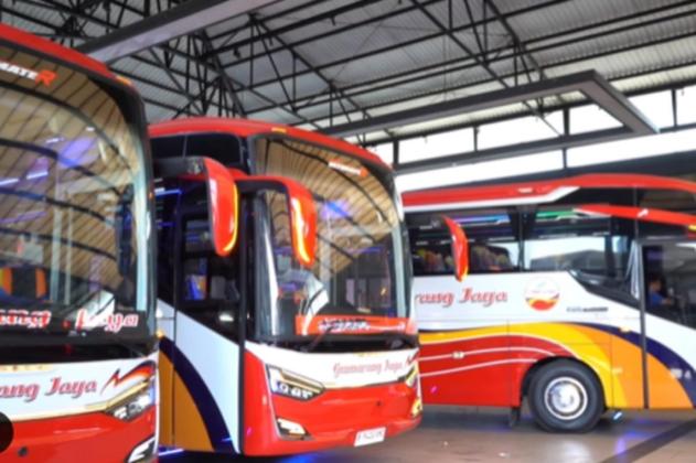 Mengunggunakan Mesin Hino RK 280, PO Gumarang Jaya Rilis 4 Bus Legacy SR3 Ultimate