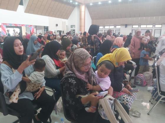 Ratusan Mama Muda di Kabupaten Tangerang Berkumpul Ikuti Wisuda ASI Eksklusif