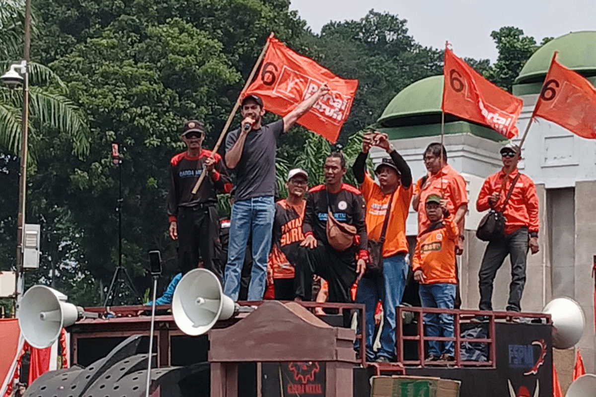 Reza Rahadian: Ini Negara Bukan Milik Keluarga, Lawan!