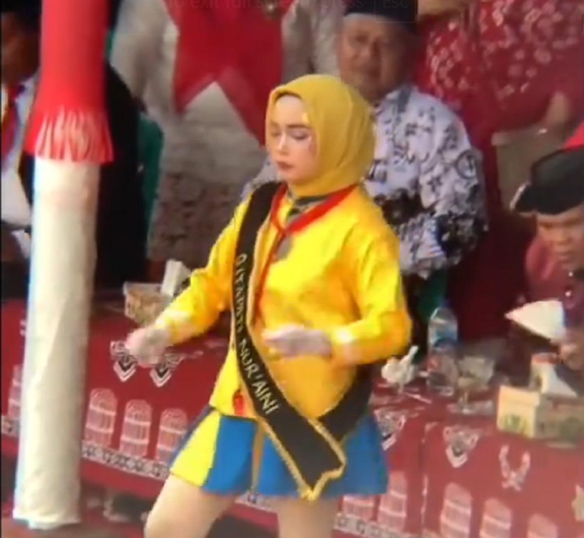 Viral! Busana Mayoret Berjilbab Kuning Bikin Netizen Geram: Copot Saja Hijabnya