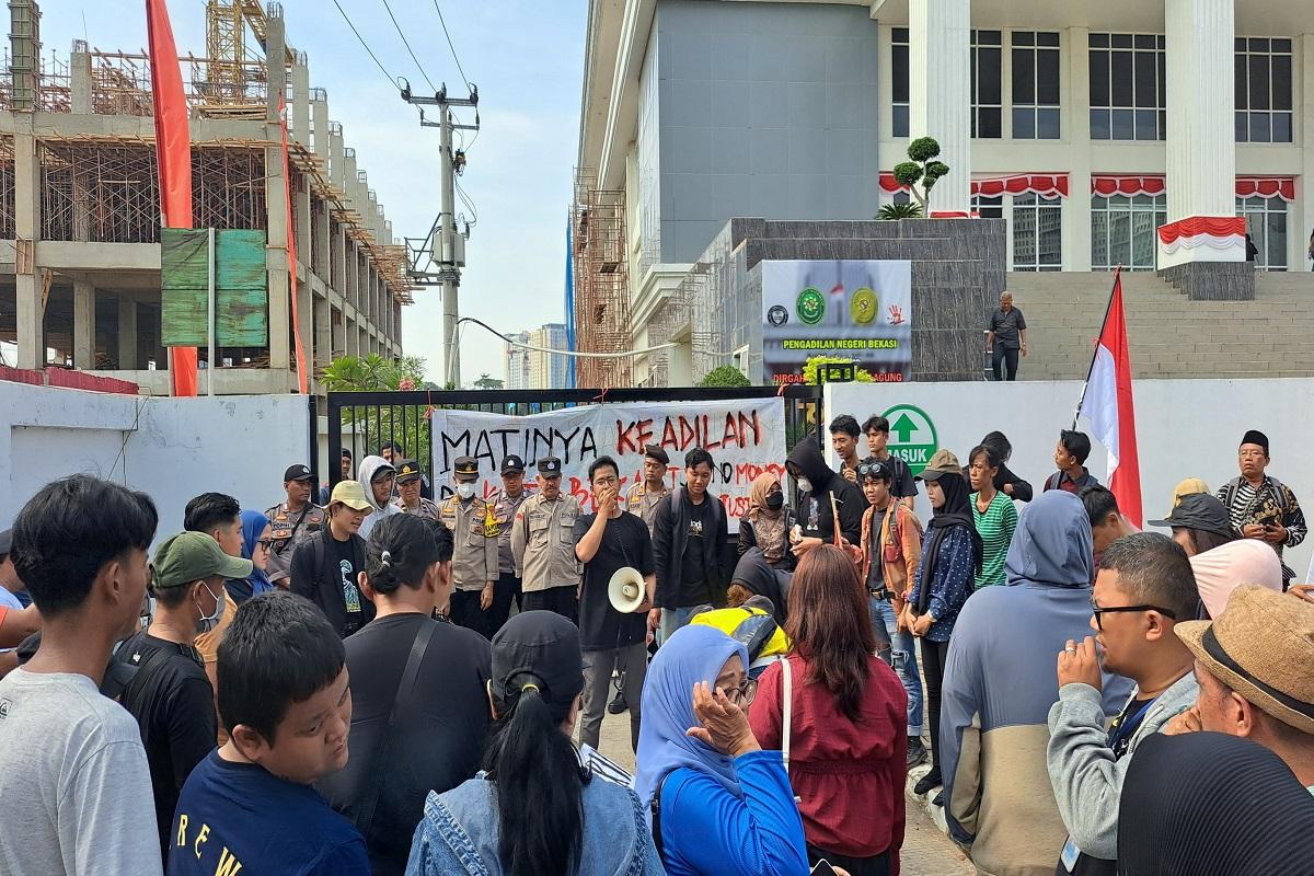 Masjaber Demo di Depan PN Kota Bekasi Minta 2 Warganya Dibebaskan dari Kasus Dugaan Kekerasan