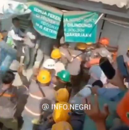 Viral! Ribuan Pekerja Proyek PT Lotte di Cilegon Rusuh, Diduga Gaji Telat