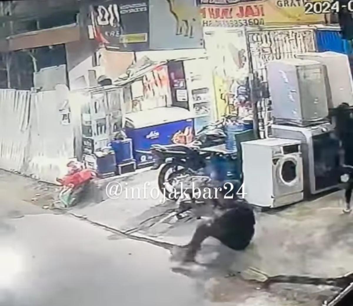 Pasutri di Jakbar Disiram Air Keras Saat Berkendara, Pelaku Dibekuk