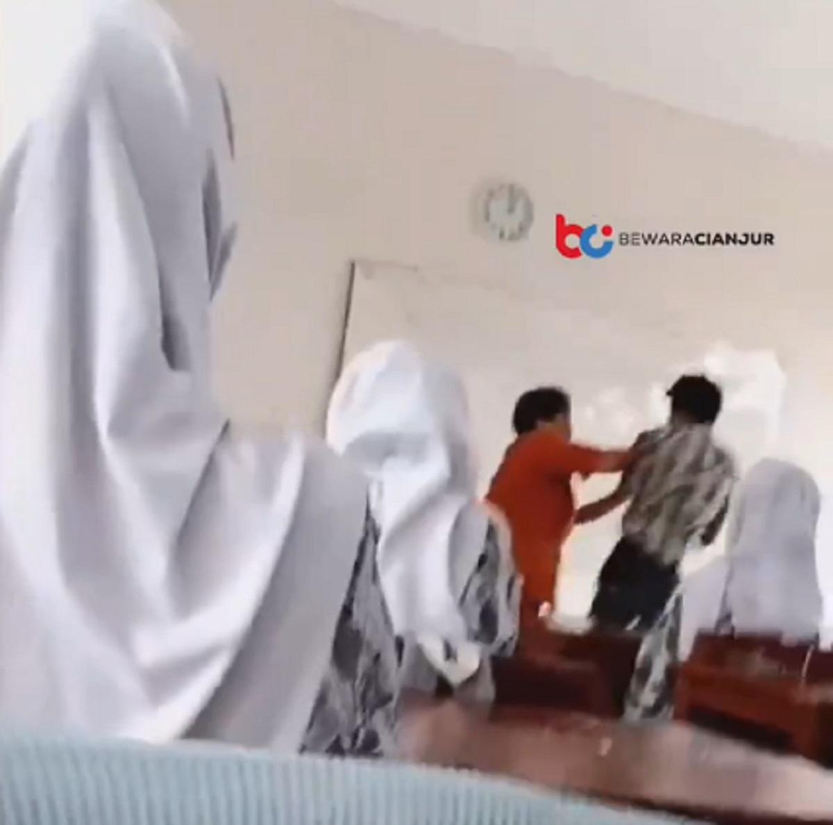Viral! Oknum Guru Matematika Aniaya Murid Gegara Tersenyum 
