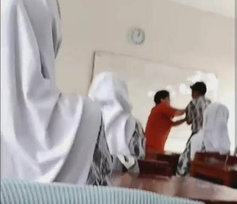 Polisi akan Periksa Guru Matematika SMAN 2 Cianjur yang Viral Aniaya Siswa