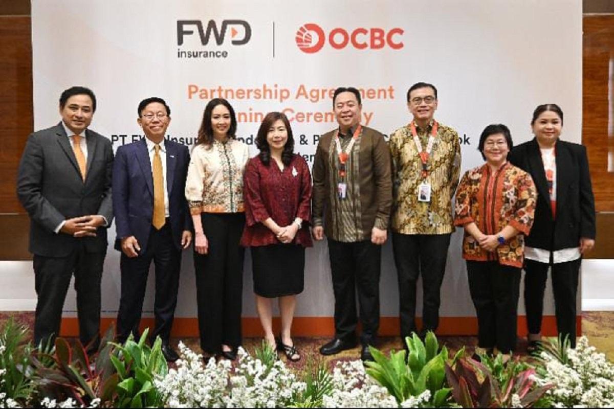 Perkuat Mitra Bisnis, FWD Insurance-OCBC Tandatangani Kerja sama Bancassurance