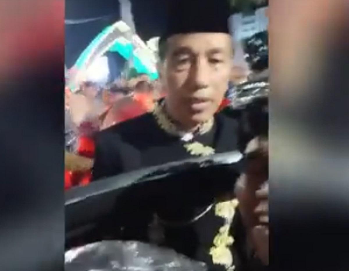 Viral! Mahasiswa di Samarinda Nekat Foto Bareng Jokowi, Kena Bogem Paspampres 