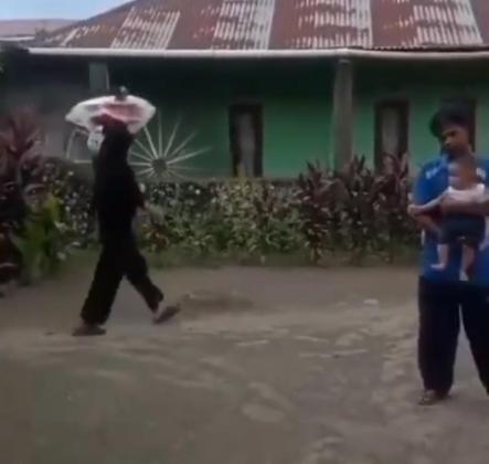 Penampakan Terakhir Gadis Penjual Gorengan di Pariaman Sebelum Dirudapaksa dan Dibunuh, Terekam Kamera Warga