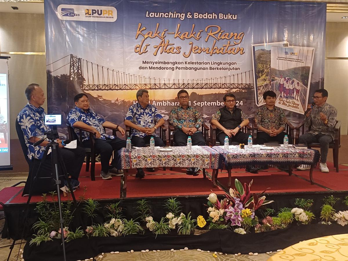 Jembatan Gantung Kecil, Dampak Besar: Buku Baru Dokumentasikan Capaian Infrastruktur Pemerintah di Pelosok Indonesia