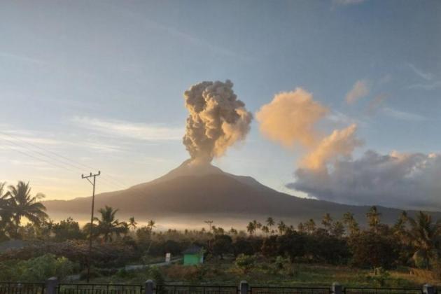 Gunung Lewotobi Laki-laki Erupsi 11 Kali, Masyarakat Waspada Potensi Banjir Lahar