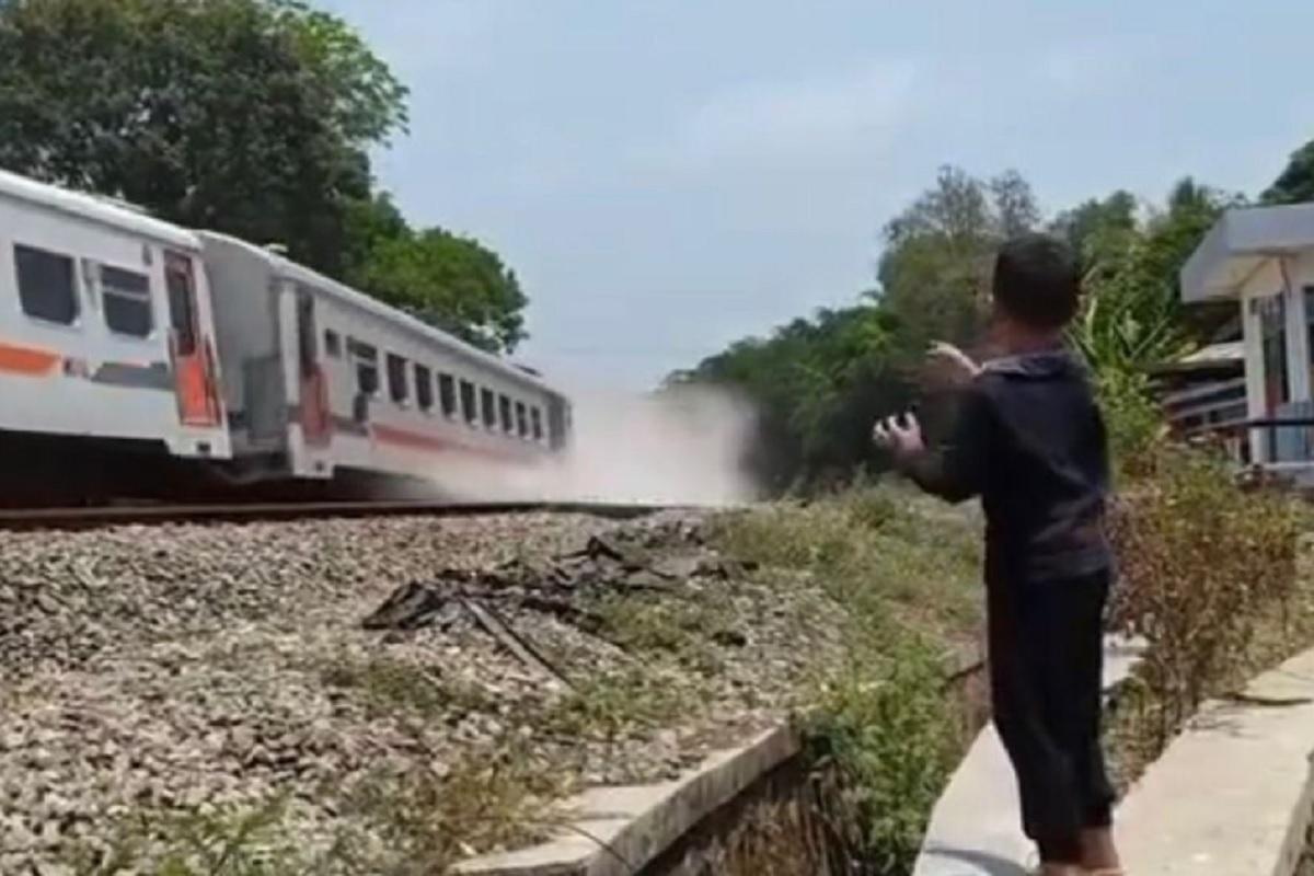KA Walahar Anjok di Purwakarta, KAI Lakukan Perbaikan Jalan Rel