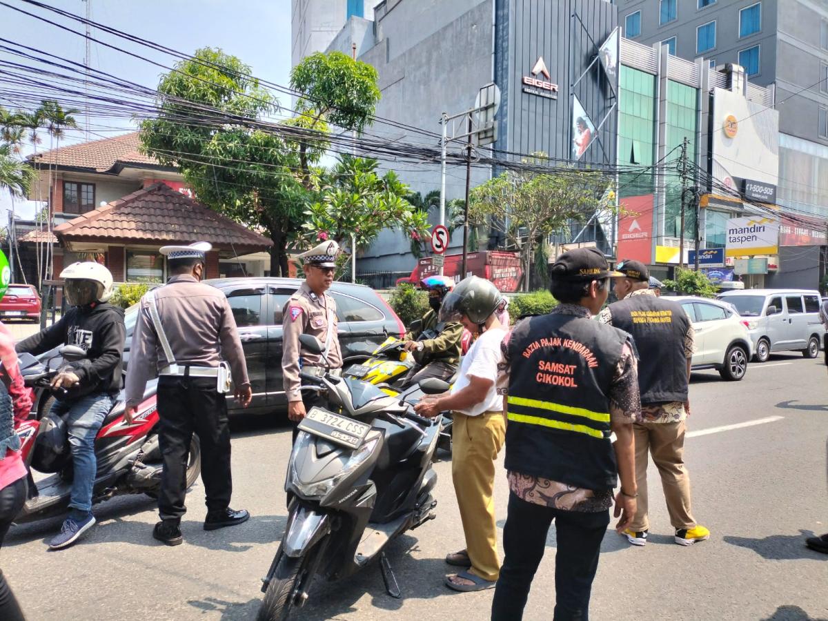 Ratusan Pengendara Terjaring Razia Pajak Kendaraan di Cikokol Tangerang