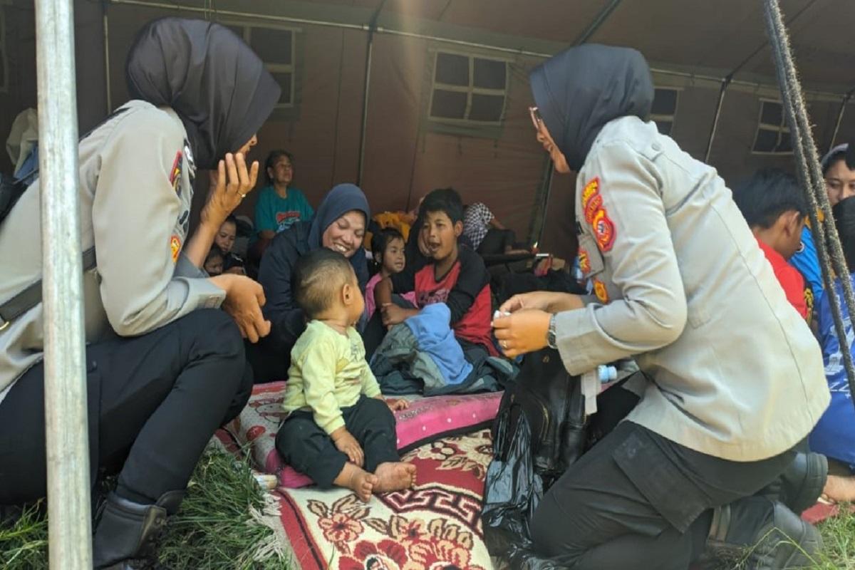 Polda Jabar Bantu Korban Gempa Bandung dengan Trauma Healing