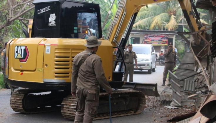 Berdiri di Atas Drainase, Bangunan Liar di Cikupa Tangerang Dibongkar Satpol PP