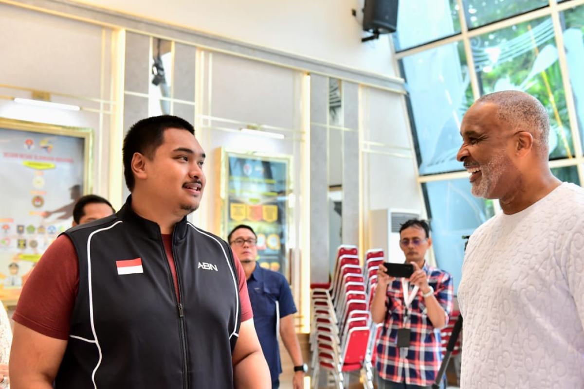 Menpora Dito Harap Kedatangan Pelatih Basket Phil Handy Bisa Berdampak Terhadap Perkembangan Bola Basket Indonesia