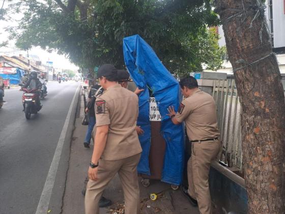 Parkir Liar dan PKL di Karang Tengah Tangerang 