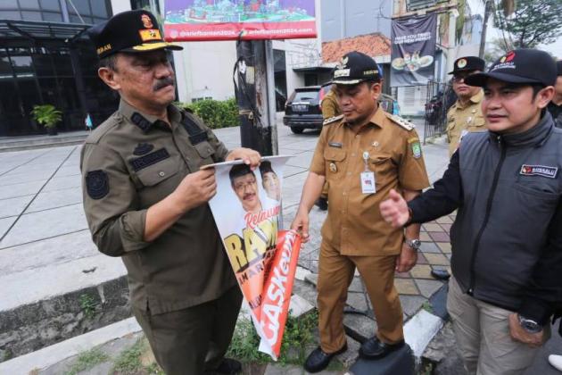 Sehari Jelang Kampanye, APS Paslon Kepala Daerah di Kota Tangerang Ditertibkan