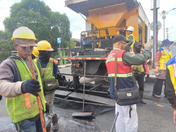 BPJN Bangka Belitung Terapkan Teknologi Microsurfacing untuk Perbaikan Jalan Nasional