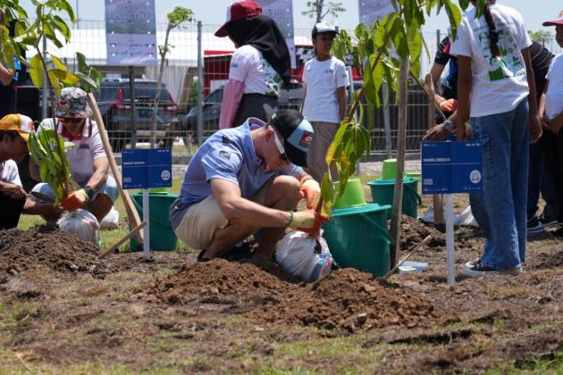 Dorong “Pariwisata Hijau” Mandalika, BRI Ajak Pembalap MotoGP Tanam Pohon Demi Keseimbangan Lingkungan