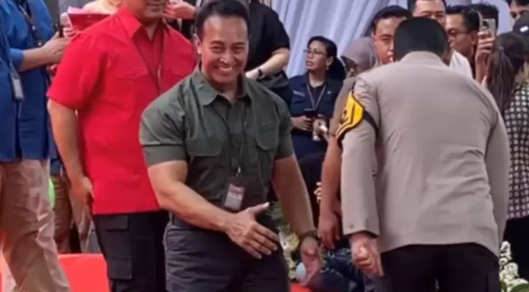 Kapolda Viral Tolak Jabat Tangan dengan Andika, Polda Jateng Instruksi Jajaran Counter dengan Komen Positif