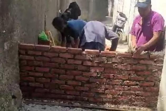 Geger! Jalan Warga di Gang Cipedes Hegar Bandung Ditembok, Akses Terputus Total