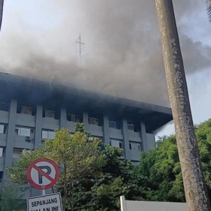 Gedung Bakamla RI di Menteng Kebakaran, Asap Mengepul dari Lantai 6