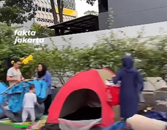 Miris! WNA Pengungsi Ngaku Diterlantarkan oleh UNHCR  Terlantar, Bangun Tenda Darurat di Trotoar Jakarta Selatan