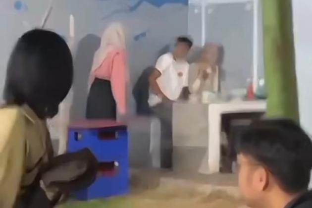 Viral Seorang Wanita Pergoki Pacarnya Sedang Selingkuh, Ingat Jangan Ya Dek Yaa