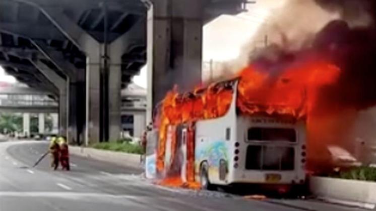 Viral Video Siswa Thailand Sesaat Sebelum Bus Terbakar dan Menewaskan 23 Nyawa: Riang Gembira dan Menyanyi Sepanjang Perjalanan!