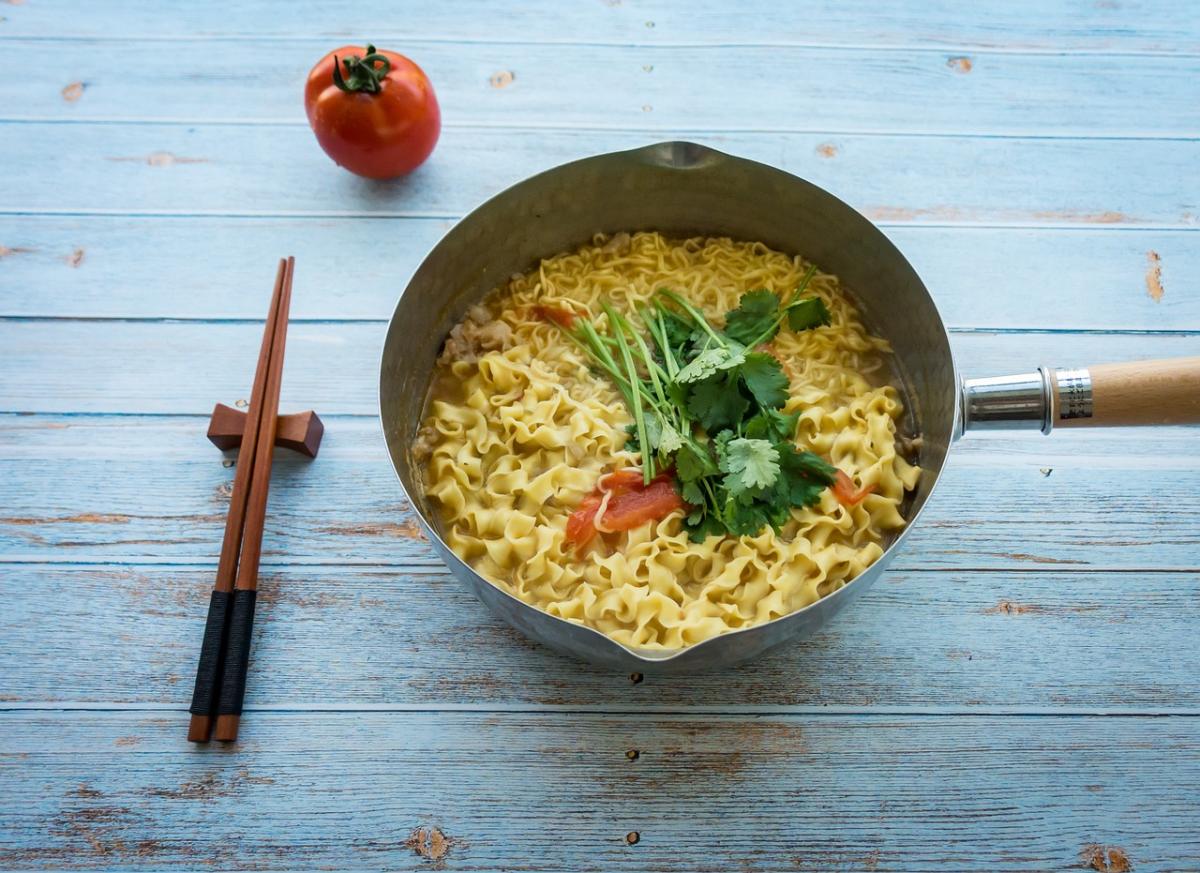 Cara Masak Mie Instan yang Benar, Tunggu Air Mendidih Dulu atau Langsung Cemplungin Aja Mienya?