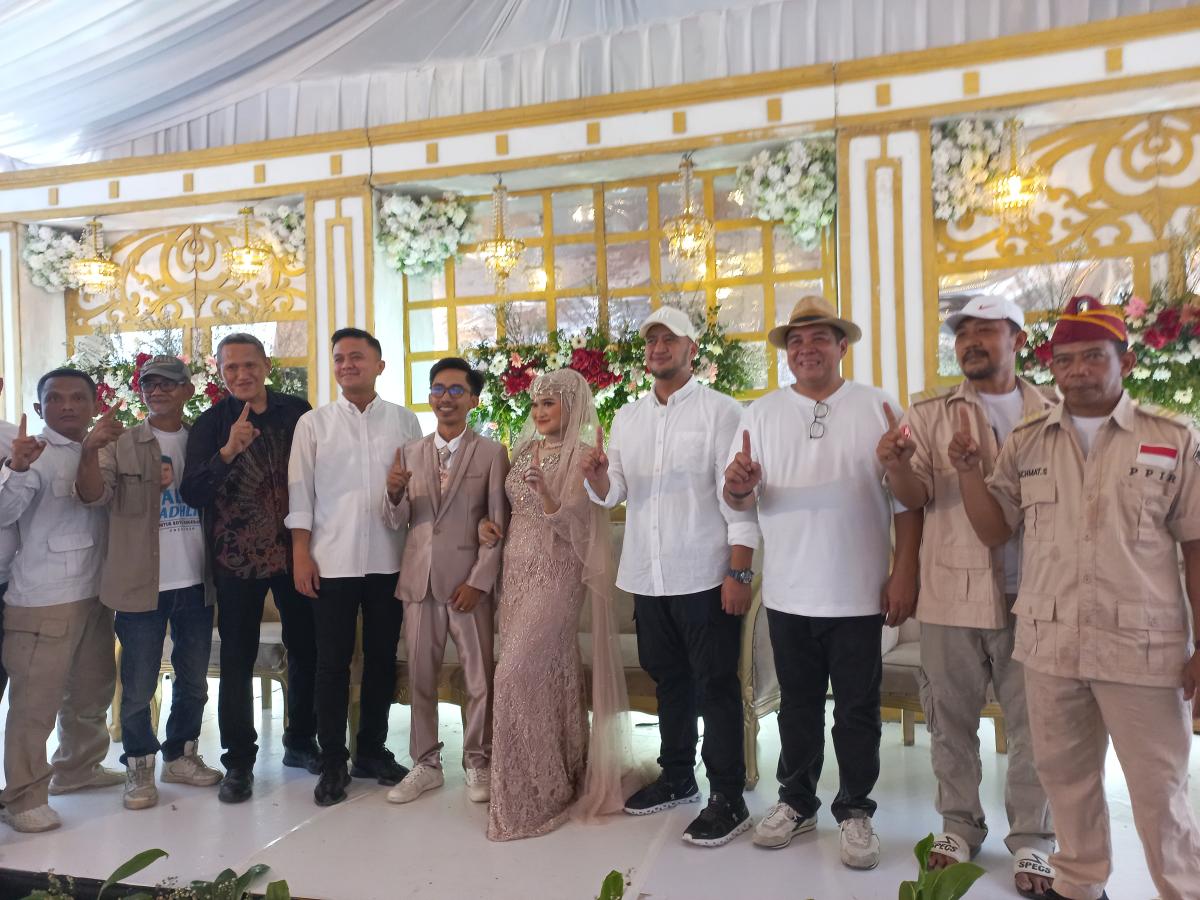 Blusukan ke Kampung, Pasangan Faldo-Fadhlin Spontan Mampir ke Kondangan
