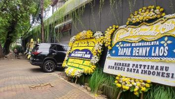 Rumah Duka Benny Laos Dipenuhi Karangan Bunga: Duka dari Elite hingga Rakyat 050710