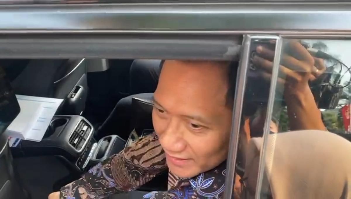Prabowo: 