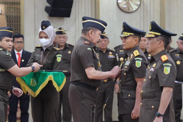 Jaksa Agung RI Lantik Pejabat Baru Jaksa Agung Muda Pidana Militer dan Kepala Kejaksaan Tinggi DKI Jakarta