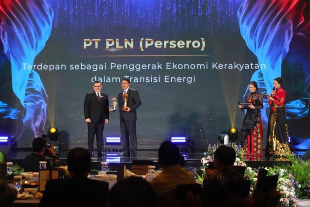 Jadi Penggerak Ekonomi Kerakyatan dalam Transisi Energi, PLN Sabet Penghargaan di Detikcom Awards 2024