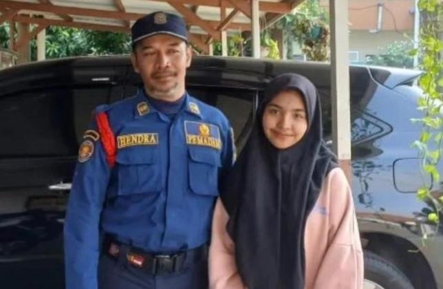 Viral! Petugas Damkar Kota Tangerang Bantu Ambilkan Raport Siswi SMPN 14 Tangerang