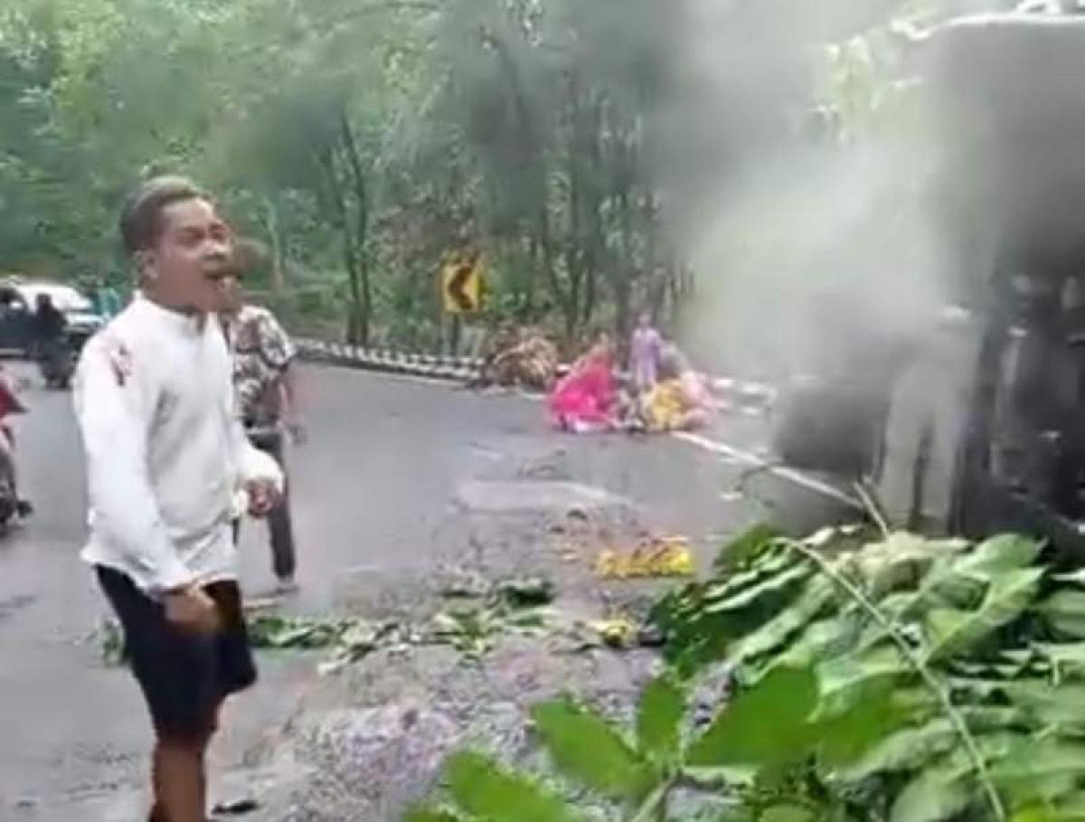 Bus Rombongan Warga Balaraja Tangerang Kecelakaan di Pekalongan, 2 Orang Tewas 7 Kritis