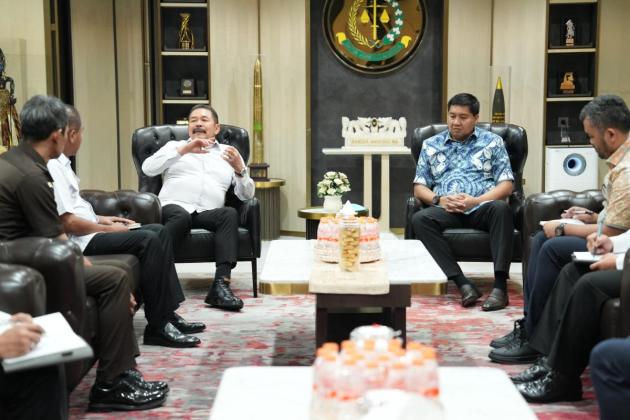 Jaksa Agung Terima Kunjungan Maruarar Sirait Bahas Pengadaan Lahan