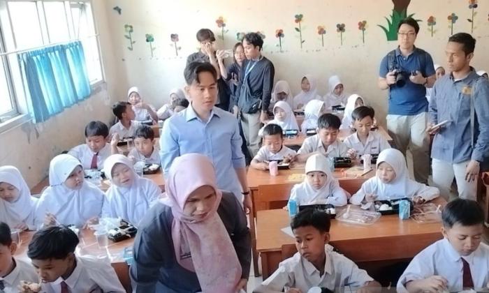 Badan Gizi Nasional Evaluasi Hari Pertama Program Makan Bergizi Gratis