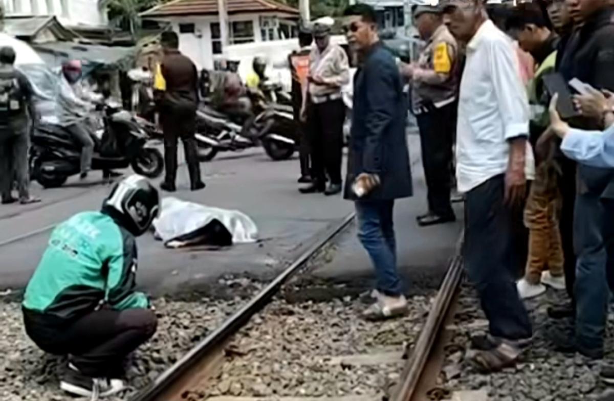 Diduga Bundir, Seorang Pria Tewas Terlindas Kereta di Perlintasan WTC Mangga Dua
